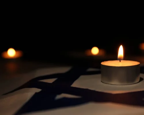 Burning,Candle,On,Flag,Of,Israel.,Holocaust,Memory,Day
